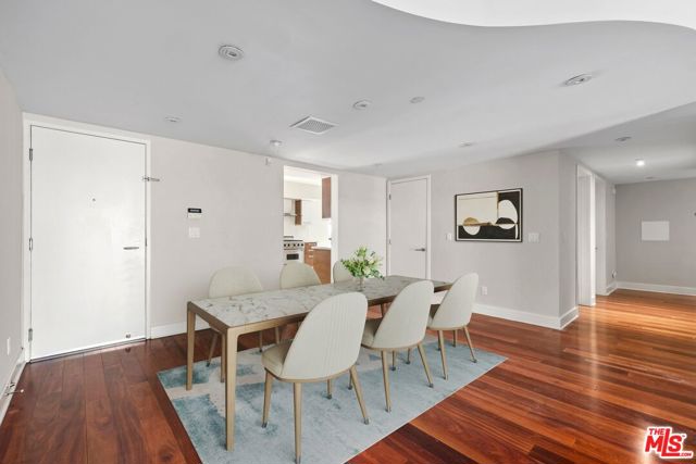 8788 Shoreham Drive, West Hollywood CA: https://media.crmls.org/mediaz/29c5233c-93d6-4d17-94cd-f3aa6c4cdd89.jpg