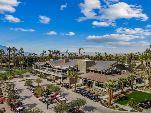 107 Tanglewood Trail, Palm Desert CA: https://media.crmls.org/mediaz/29c5eb9d-b4e1-4403-a1d9-b70dff422f41.jpg