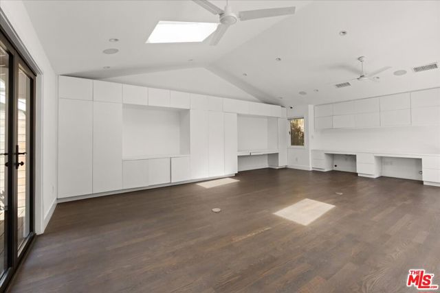 4525 Melbourne Avenue, Los Angeles CA: https://media.crmls.org/mediaz/29c70456-629a-4bee-ab3c-1c7e46e01141.jpg