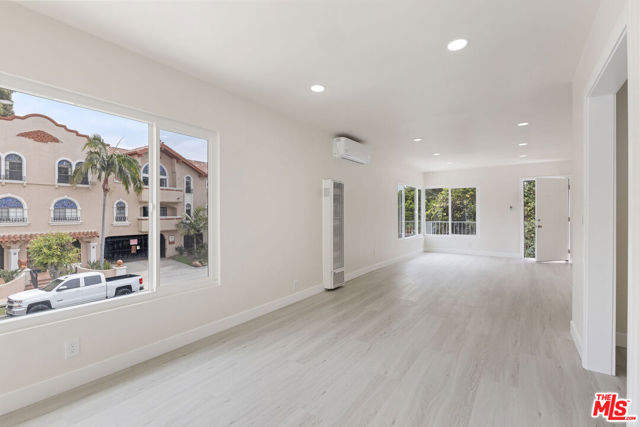 7127 Ramsgate Avenue, Los Angeles CA: https://media.crmls.org/mediaz/29c717ad-8103-4b48-831a-56ef9faa1300.jpg