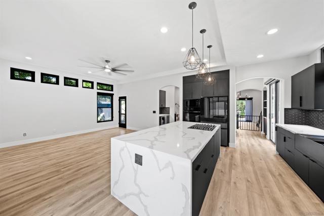 3160 Goldfinch St, San Diego CA: https://media.crmls.org/mediaz/29c7aa54-14c2-4faa-870e-17e7bbfd91f3.jpg