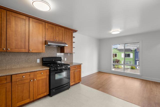 959 Avalon Avenue, San Francisco CA: https://media.crmls.org/mediaz/29c7fcfd-349c-4cd0-a60b-51a01dad632a.jpg