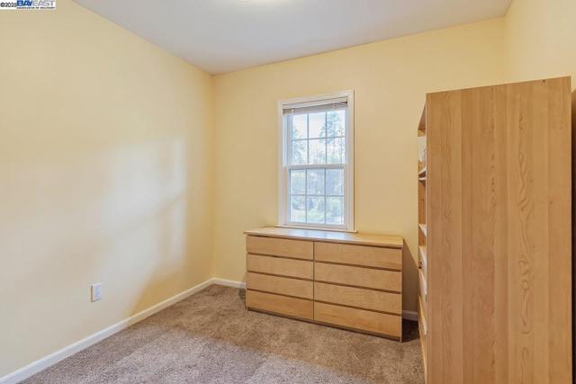 2530 Market St, Oakland CA: https://media.crmls.org/mediaz/29c854e8-4643-481a-9902-db384dd38691.jpg