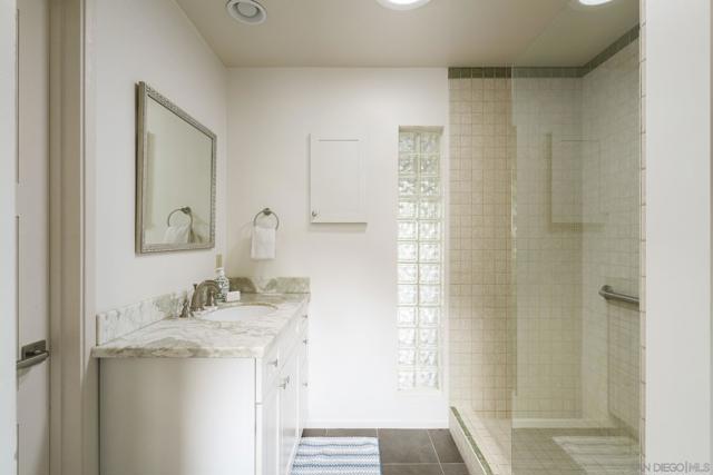 2165 Balboa Ave, Del Mar CA: https://media.crmls.org/mediaz/29c89643-5c5c-411b-bf85-301450a557d8.jpg