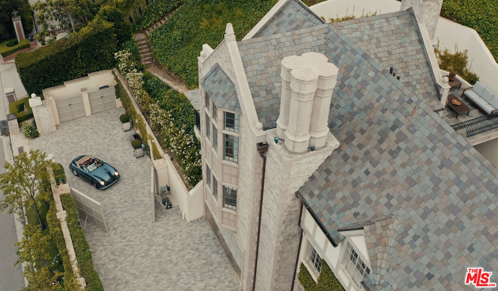 https://media.crmls.org/mediaz/29c8e522-2779-4af0-92d7-9180d3b9671e.jpg?preset=X-Large