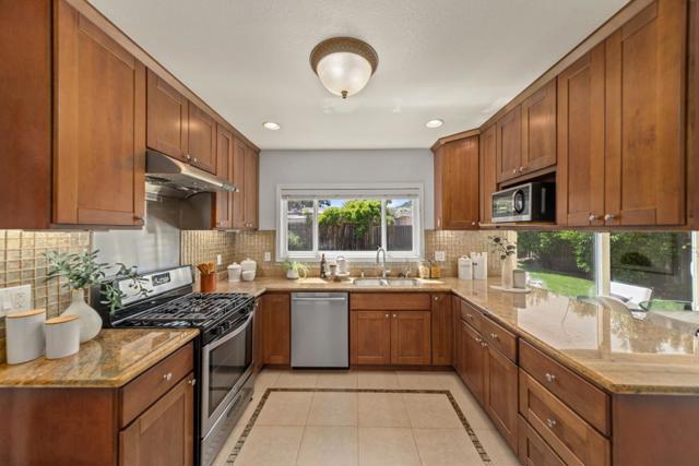 7188 Anjou Creek Circle, San Jose CA: https://media.crmls.org/mediaz/29c8f447-d103-48af-bf26-6ba1c3c29259.jpg