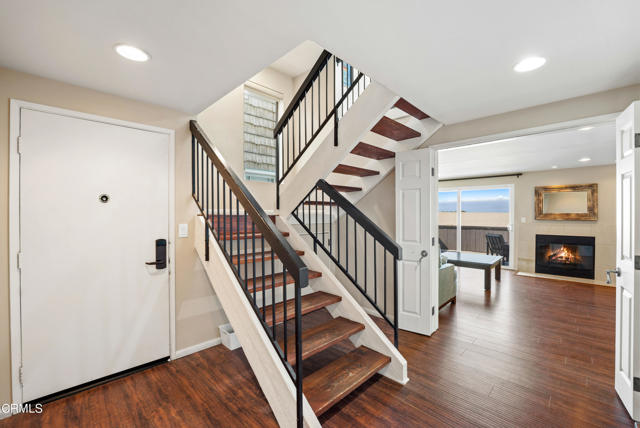 Detail Gallery Image 2 of 34 For 3371 Ocean Dr, Oxnard,  CA 93035 - 3 Beds | 3 Baths