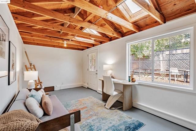 906 Carmel Ave, Albany CA: https://media.crmls.org/mediaz/29c99998-0177-4aae-8605-594d17d55a4e.jpg