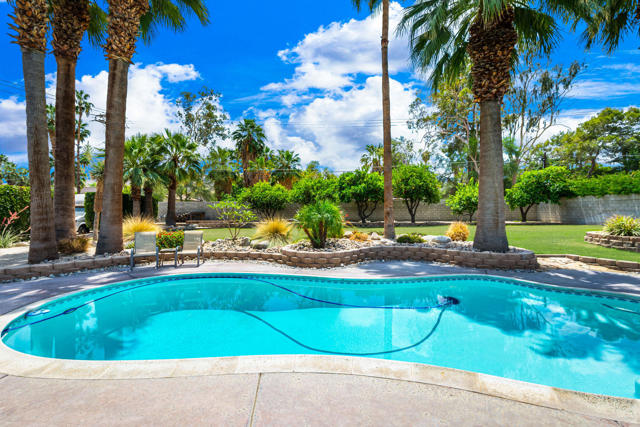 74619 Fairway Drive, Palm Desert CA: https://media.crmls.org/mediaz/29ca1334-453d-429a-8423-bd04c7dfabee.jpg