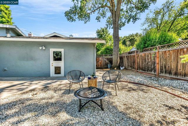 57 Jemco Ct, Pleasant Hill CA: https://media.crmls.org/mediaz/29cac57d-76e5-4b02-9497-1f0b1cac6431.jpg