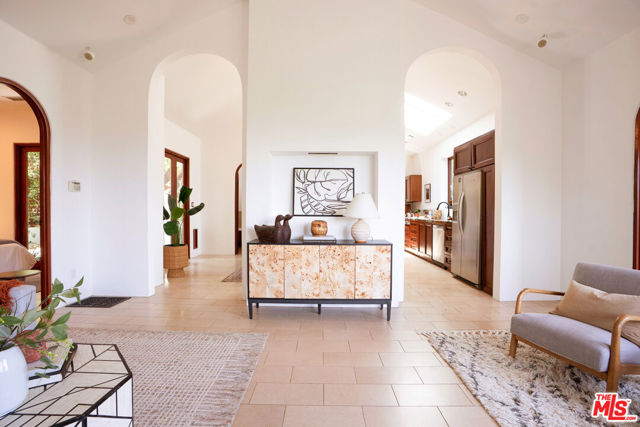 4559 E Rose Hill Drive, Los Angeles CA: https://media.crmls.org/mediaz/29cb2753-bf0f-479c-aaf1-d074eda0535c.jpg