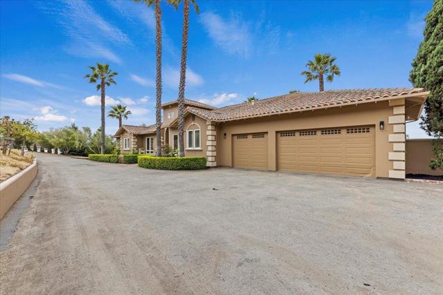2710 Summerland Road,  CA: https://media.crmls.org/mediaz/29cb831f-8b5d-482e-9188-26f8f51ae3eb.jpg