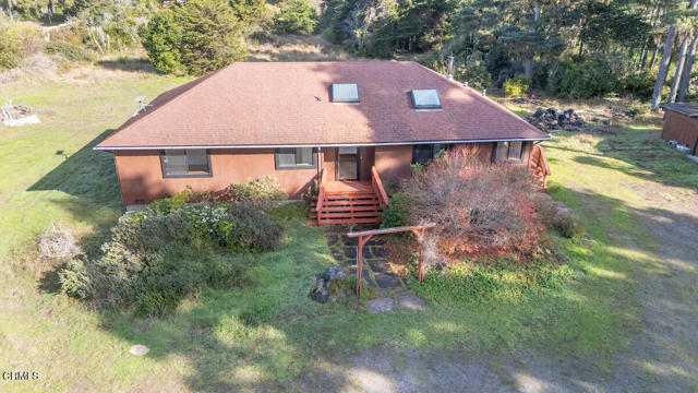 18391 Old Coast Highway, Fort Bragg CA: https://media.crmls.org/mediaz/29cbf002-90fb-4a3d-9b37-847e913fb00c.jpg