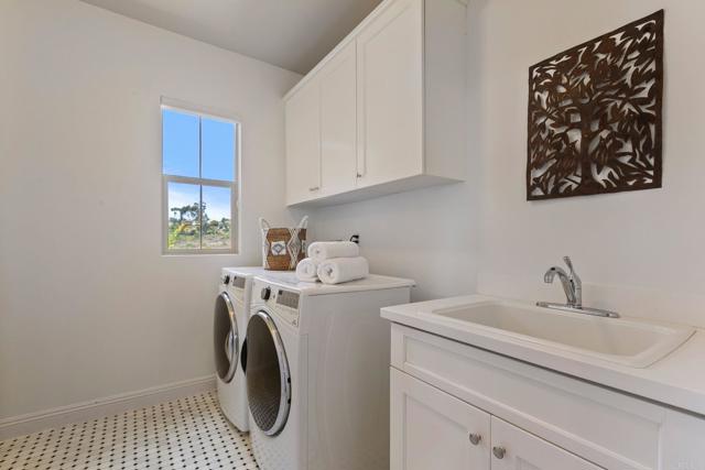 3507 FOUR PEAKS, Carlsbad CA: https://media.crmls.org/mediaz/29cc15f9-ed72-4426-9b4d-470aaf2a3251.jpg