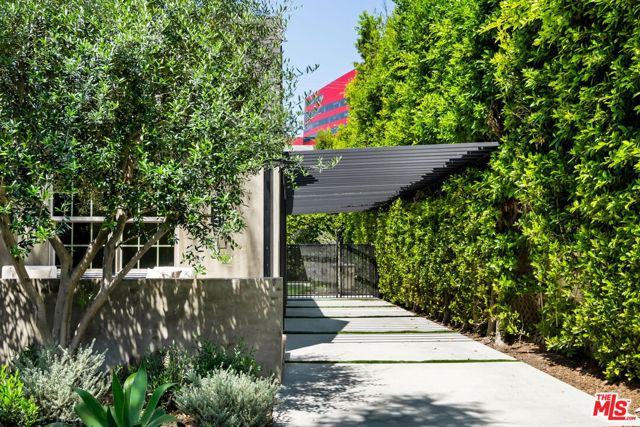 657 Westbourne Drive, West Hollywood, California 90069, 2 Bedrooms Bedrooms, ,2 BathroomsBathrooms,Single Family Residence,For Sale,Westbourne,24391993