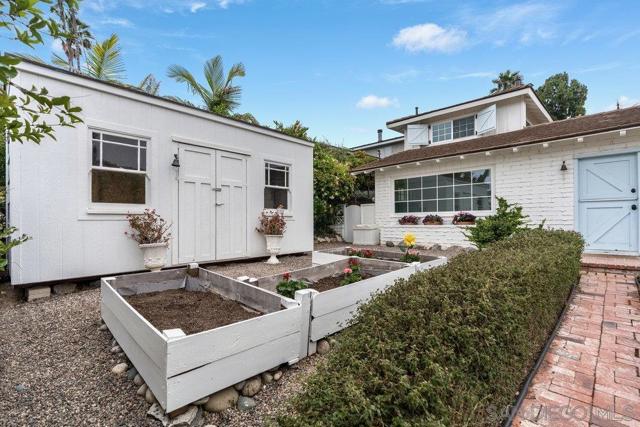 4154 Hill St, San Diego CA: https://media.crmls.org/mediaz/29ccfa3a-a62c-4bc2-b0c0-2b54257df520.jpg