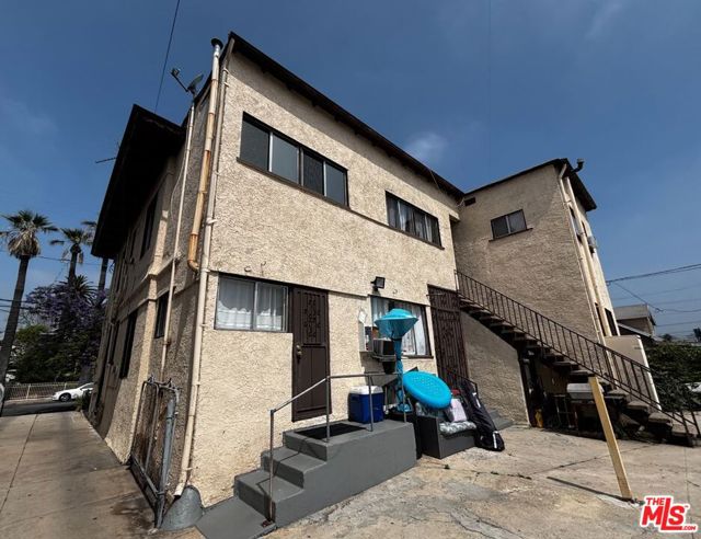 1678 Roosevelt Avenue, Los Angeles CA: https://media.crmls.org/mediaz/29cd129d-5ae5-4563-b6e4-0bed2bf18a05.jpg