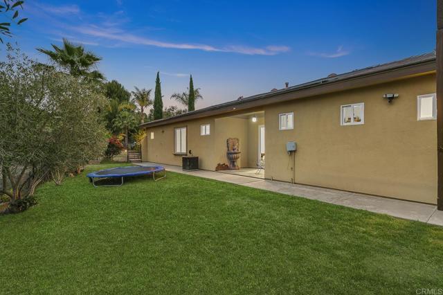 1508 Sequoia Lane, Vista CA: https://media.crmls.org/mediaz/29cd2976-a245-47d5-9c22-dab3199bf4de.jpg