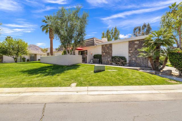 74903 Chateau Circle, Indian Wells CA: https://media.crmls.org/mediaz/29cdc51d-0371-4294-b562-9cb3a7a29327.jpg