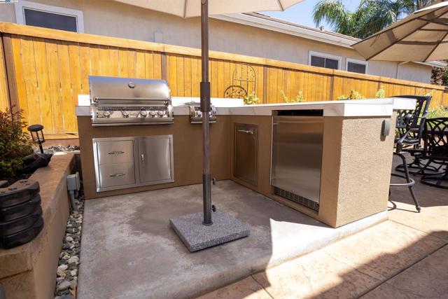 5090 Archcrest Way, Sacramento CA: https://media.crmls.org/mediaz/29cebfe3-ac7b-4d4c-a7f8-b93d1ee96812.jpg