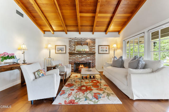 Detail Gallery Image 10 of 52 For 2210 Brambling Ln, Pasadena,  CA 91107 - 3 Beds | 3 Baths