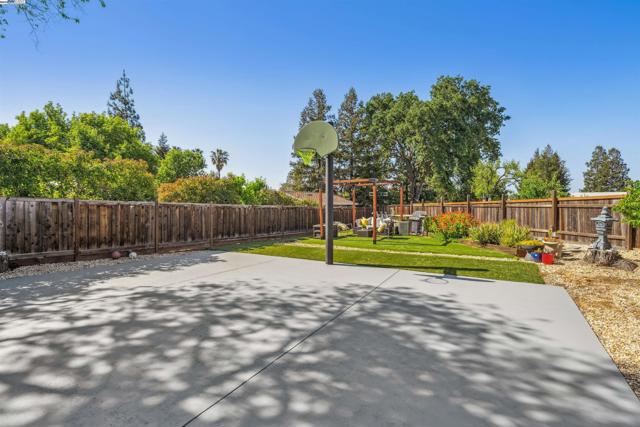 316 3Rd Ave S, Pleasant Hill CA: https://media.crmls.org/mediaz/29cf6034-eb5f-49b7-903f-1d50673b7bb6.jpg