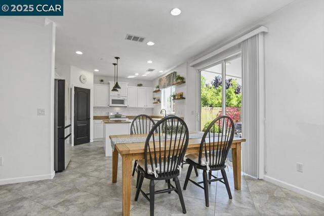 369 Myrtle Ln, Oakley CA: https://media.crmls.org/mediaz/29cfce14-1356-4dd4-a7e2-e224089acebe.jpg