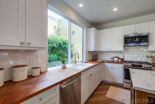 5051 Hawley, San Diego CA: https://media.crmls.org/mediaz/29d03f7a-3166-421d-b5f0-615fd14d9772.jpg