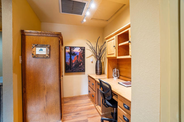 25169 Franklin Drive, Idyllwild CA: https://media.crmls.org/mediaz/29d0461f-fe36-4a04-943b-adc98fc1de02.jpg