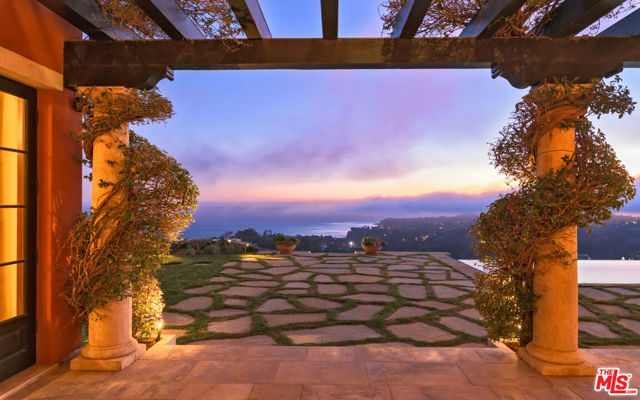 0 Murphy Way, Malibu CA: https://media.crmls.org/mediaz/29d05797-635e-4b44-9047-3320fe644249.jpg
