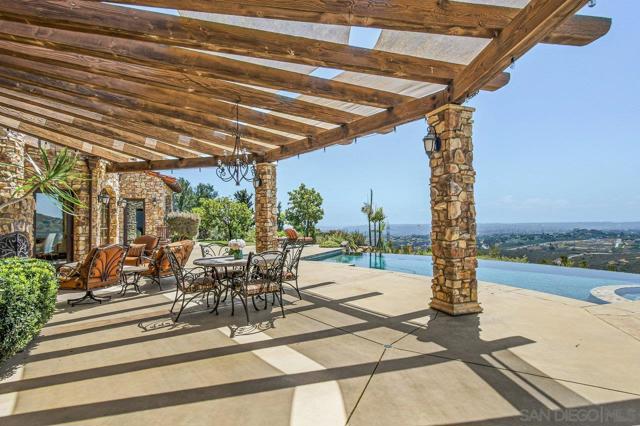19557 Fortuna Del Este, Escondido CA: https://media.crmls.org/mediaz/29d063ed-3b4e-43ad-90bf-3293108fc6ab.jpg