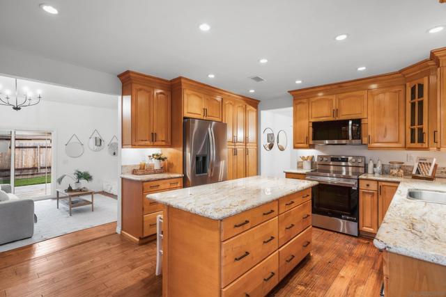 3226 Summit Drive, Escondido CA: https://media.crmls.org/mediaz/29d0b4d8-0f27-428a-9c40-31ed3c0aa3de.jpg