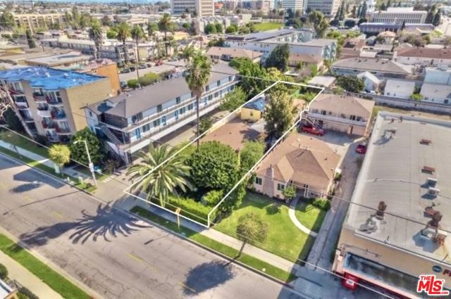 112 S Eucalyptus Avenue, Inglewood CA: https://media.crmls.org/mediaz/29d10f03-6685-474d-9942-7f91f85e872a.jpg