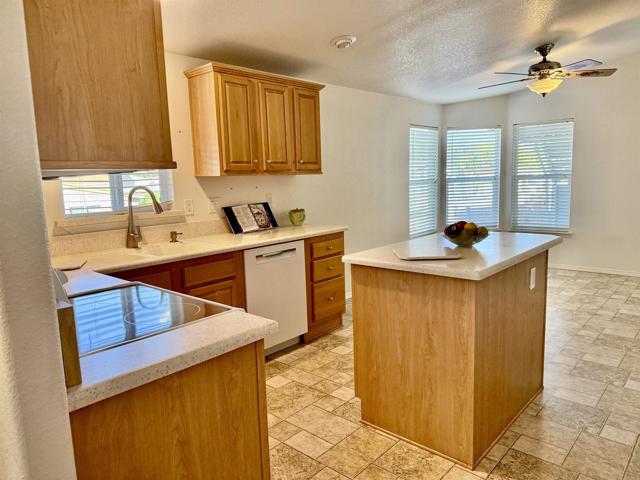 Detail Gallery Image 6 of 32 For 1401 El Norte Pkwy Spc 174,  San Marcos,  CA 92069 - 2 Beds | 2 Baths