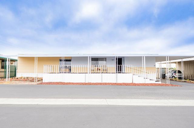 150 Kern Street, Salinas CA: https://media.crmls.org/mediaz/29d243bd-d0dc-4214-8c71-0c32d0420d03.jpg