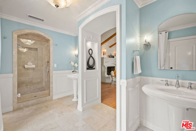 2005 Chilton Drive, Glendale CA: https://media.crmls.org/mediaz/29d3b40b-66ea-4ba7-8924-03379178f32b.jpg