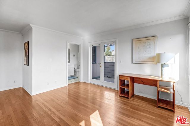830 E Kensington Road, Los Angeles CA: https://media.crmls.org/mediaz/29d3bd95-afea-4c68-9fef-b7ff9dde8082.jpg