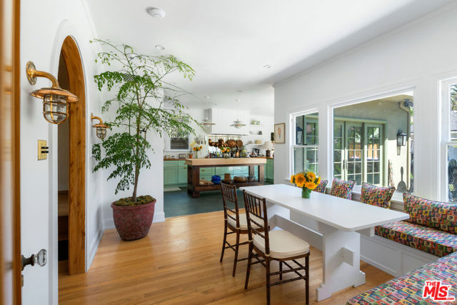 1672 Buckingham Road, Los Angeles CA: https://media.crmls.org/mediaz/29d4954d-7579-411b-8d4f-43079323f692.jpg