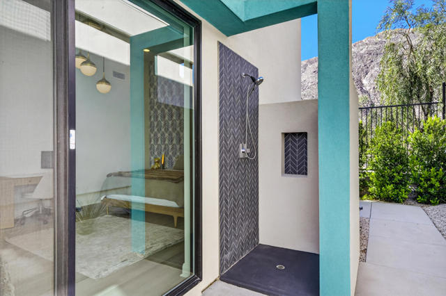 795 Obsidian W Loop, Palm Springs CA: https://media.crmls.org/mediaz/29d514c8-47cd-4ec9-bc6f-c66e3a655b01.jpg