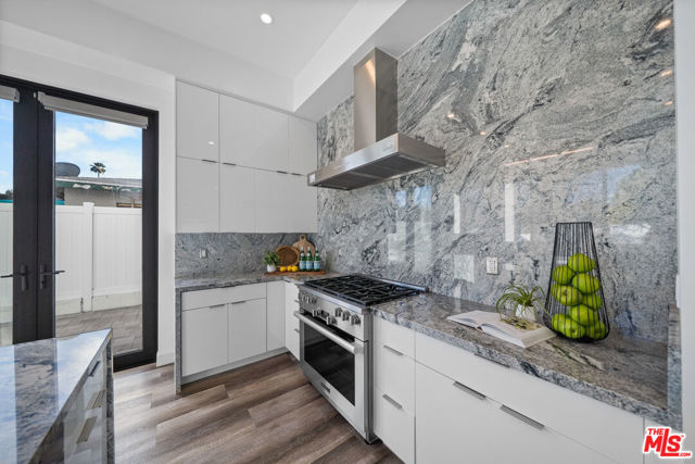 5812 Willis Avenue, Sherman Oaks CA: https://media.crmls.org/mediaz/29d564d4-1a54-4f68-bd10-f0a21c3697e7.jpg