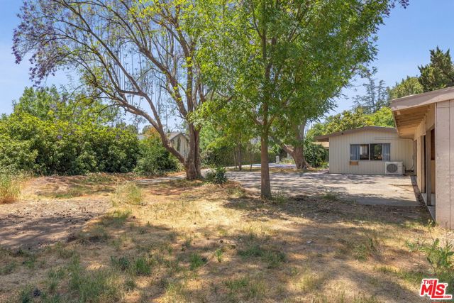 8400 Encino Avenue, Northridge CA: https://media.crmls.org/mediaz/29d5f00a-edf7-4072-a0c0-e8f115597390.jpg