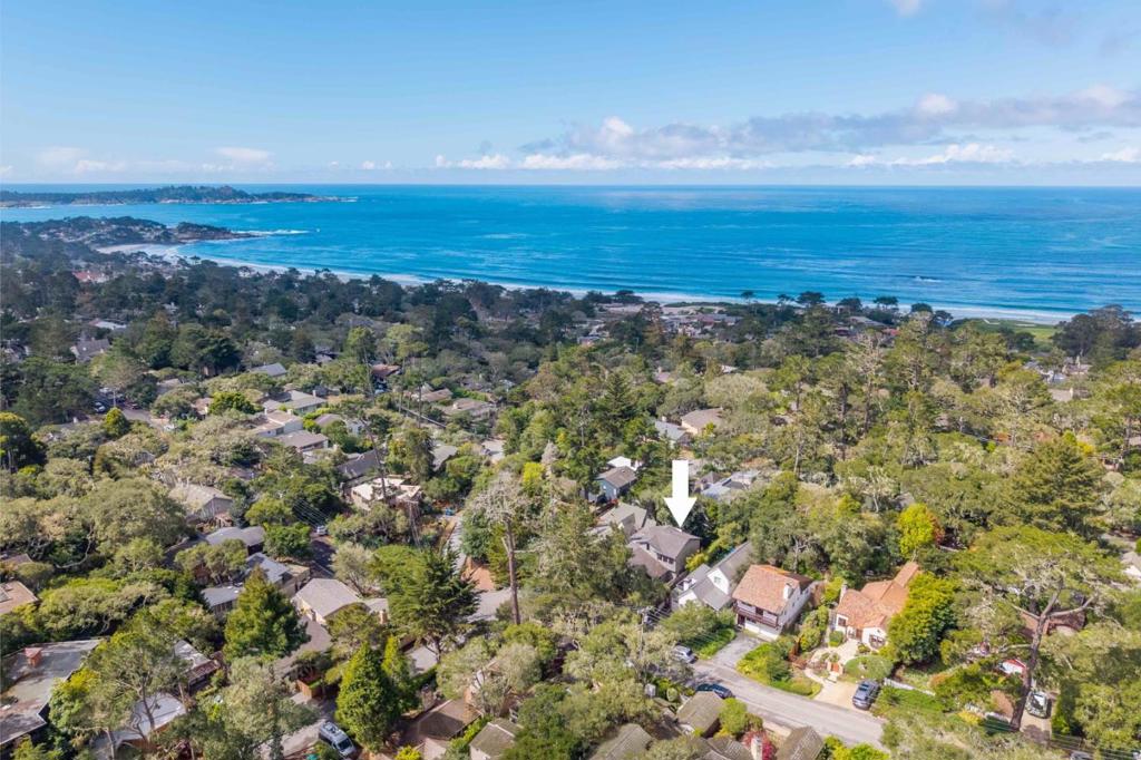 https://media.crmls.org/mediaz/29d6dd4a-27b7-4065-a9bd-c7765eb5a515.jpg?preset=X-Large