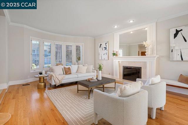 260 Edinburgh Cir, Danville CA: https://media.crmls.org/mediaz/29d6e321-295f-4eab-909d-42d00ccaf890.jpg