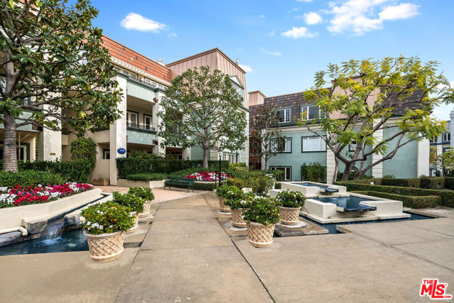 10112 EMPYREAN Way, Los Angeles CA: https://media.crmls.org/mediaz/29d701b8-56a6-46ff-a72d-1b542a402f4b.jpg