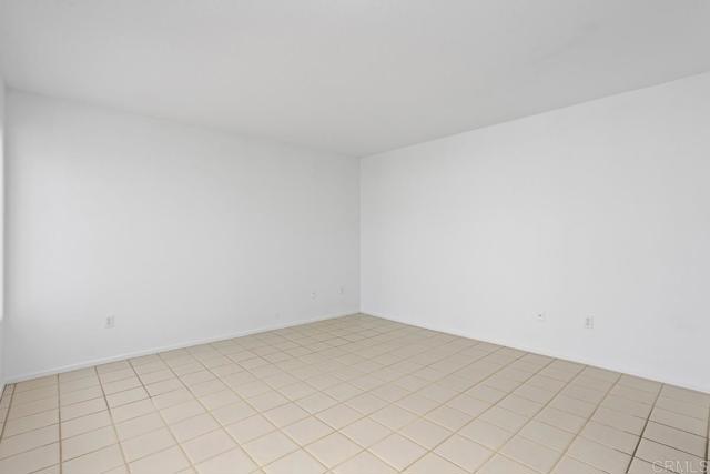 4905 Alicante Way, Oceanside CA: https://media.crmls.org/mediaz/29d72c0e-47ca-4bd2-8b3c-7dc96f353bf0.jpg