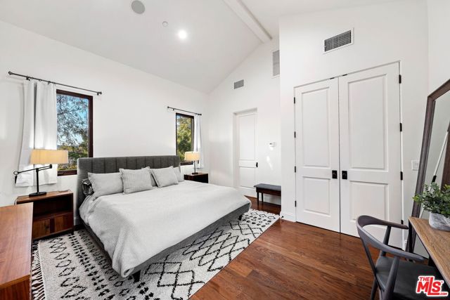1853 Chastain, Pacific Palisades CA: https://media.crmls.org/mediaz/29d73122-1574-4c98-b1b5-03489f6b8ed9.jpg