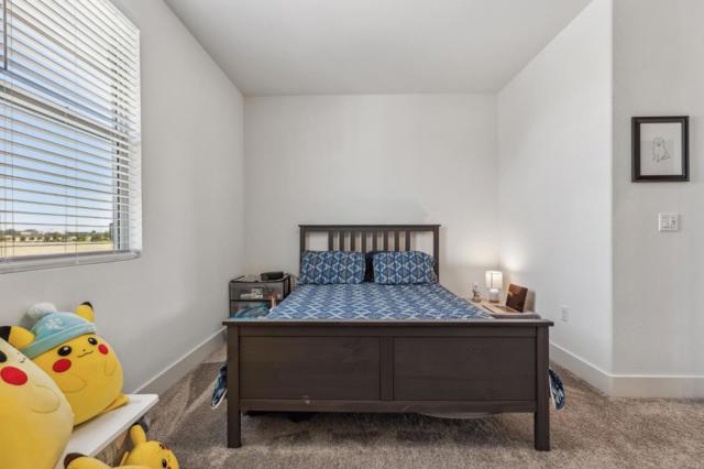 8906 Upbeat Way, Elk Grove CA: https://media.crmls.org/mediaz/29d7c284-70f5-47bd-b819-32eabb54bb51.jpg