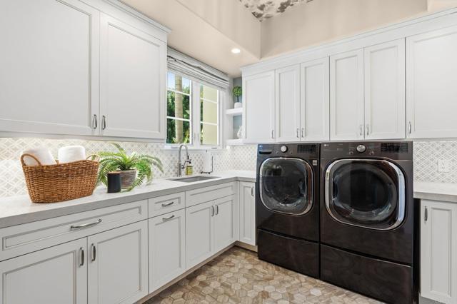 Detail Gallery Image 29 of 37 For 3368 Calle Margarita, Encinitas,  CA 92024 - 5 Beds | 6/1 Baths