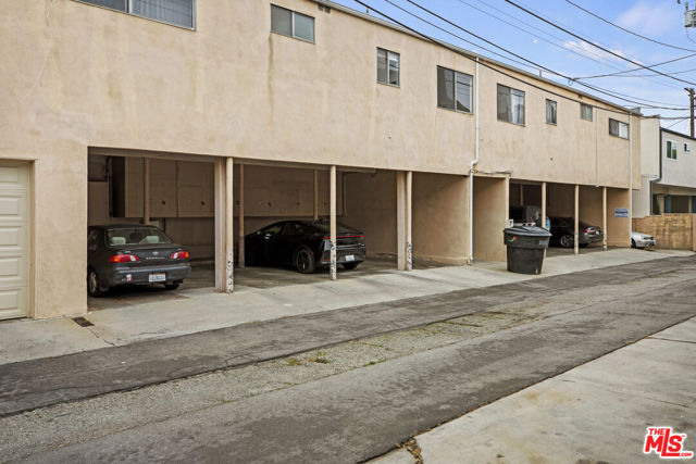 1538 STANFORD Street, Santa Monica CA: https://media.crmls.org/mediaz/29d86649-e8c8-45ef-8f8f-ff138b07230c.jpg