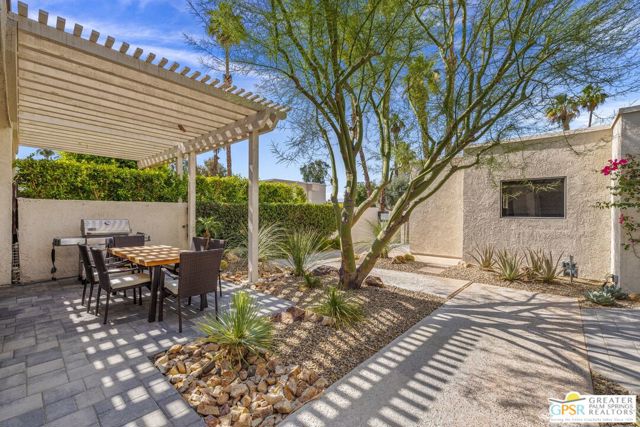 747 Inverness Drive, Rancho Mirage CA: https://media.crmls.org/mediaz/29d96781-002f-4998-b772-fd8ac3b83d11.jpg